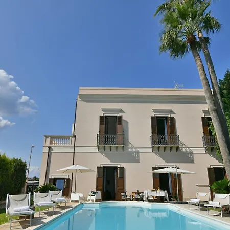Villa Afrodite 8, Emma