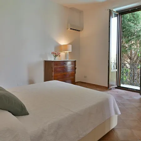Villa Afrodite 8, Emma Milazzo