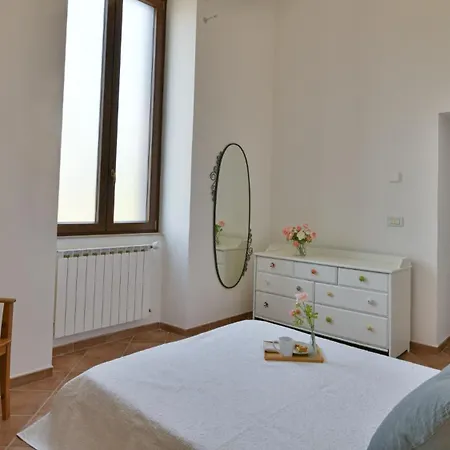 Afrodite 8, Emma Villa Milazzo